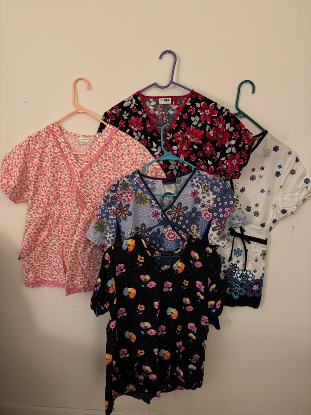 Laura Ashley & other brand scrub tops- lot of 5 - all excellent condition!